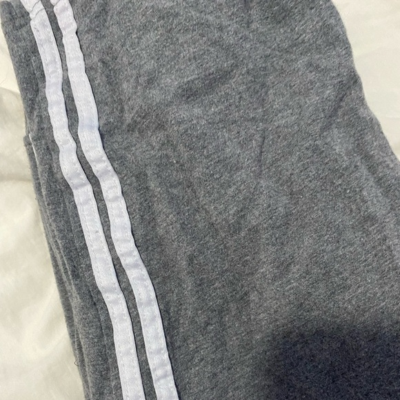 VS PINK: Grey and White Capris Pants - Picture 3 of 3